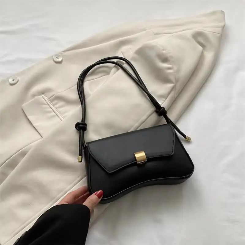 Levina Elara handbag in Black